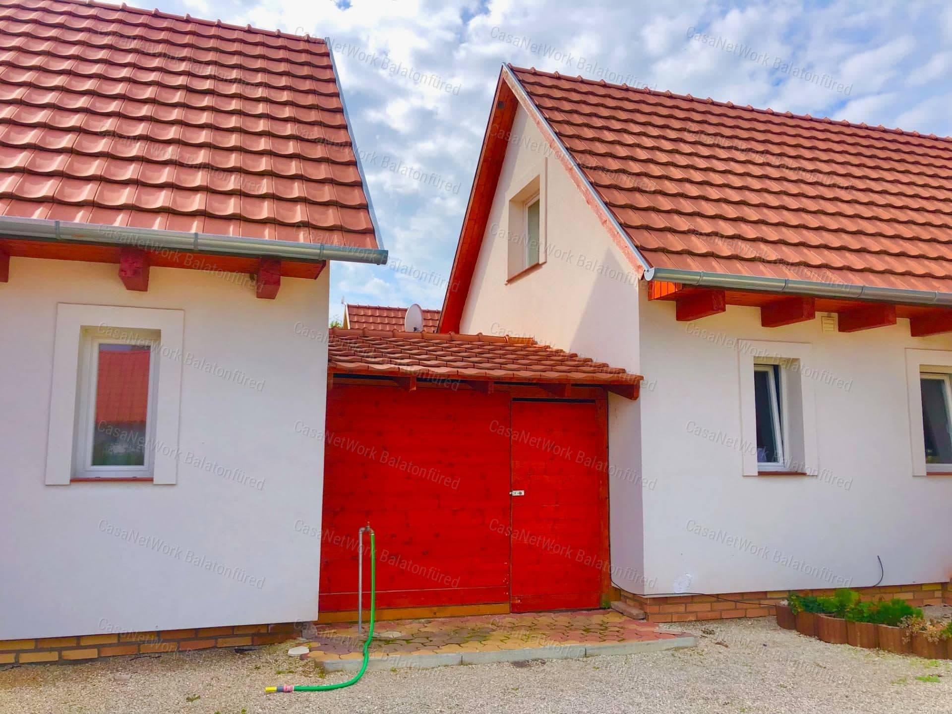 Doppelhaus in Kővágóörs, 230 m², zwei separate Wohneinheiten