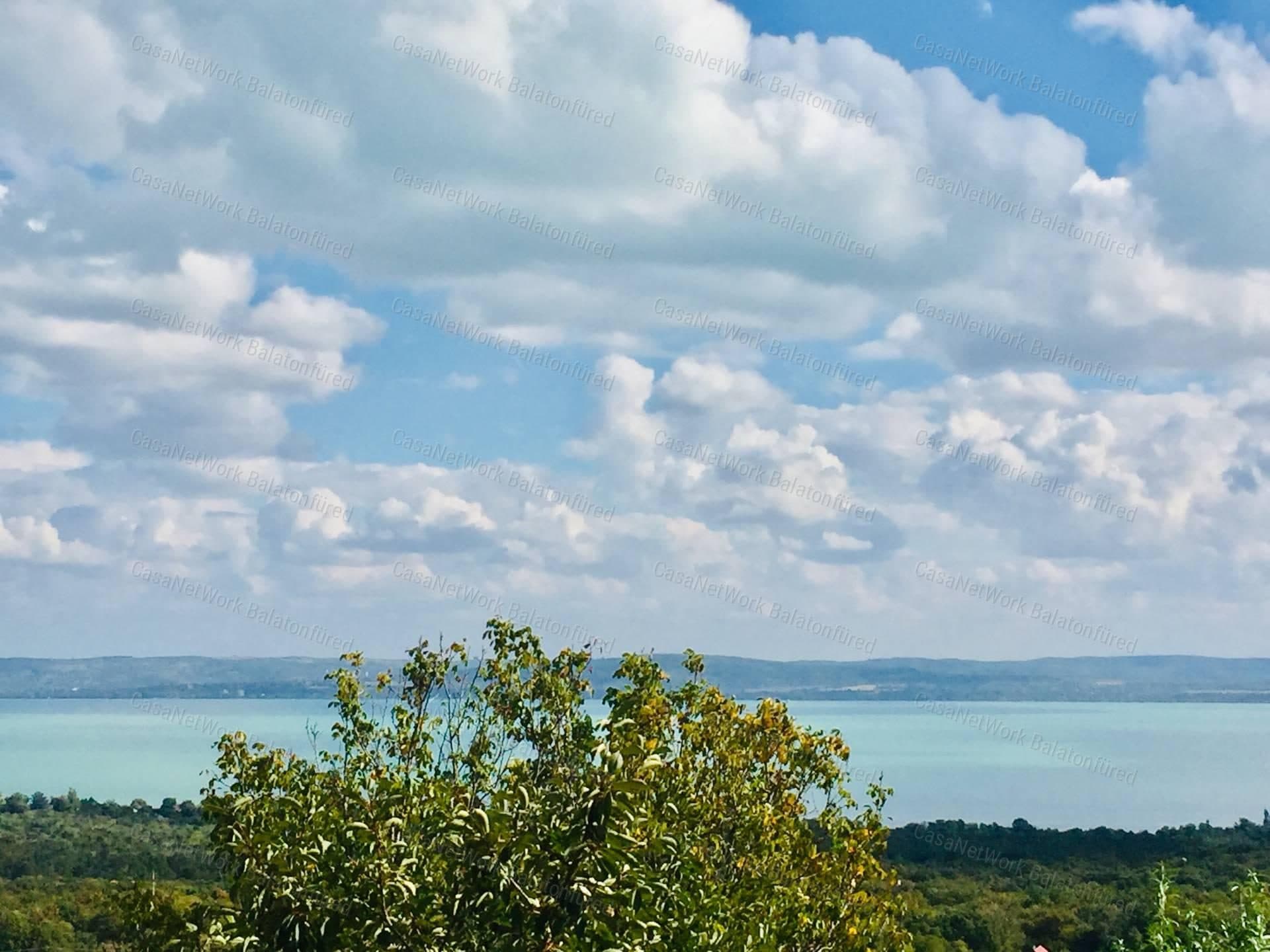 Pince- és présház mit Panoramablick auf den Balaton in Dörgicse