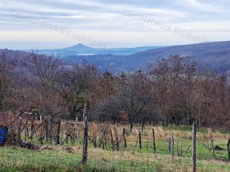 Kleingarten mit Waldblick und Panoramalage in Kapolcs
