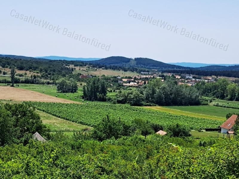 Landwirtschaftliche Fläche mit ewigem Panoramablick in Pécsely
