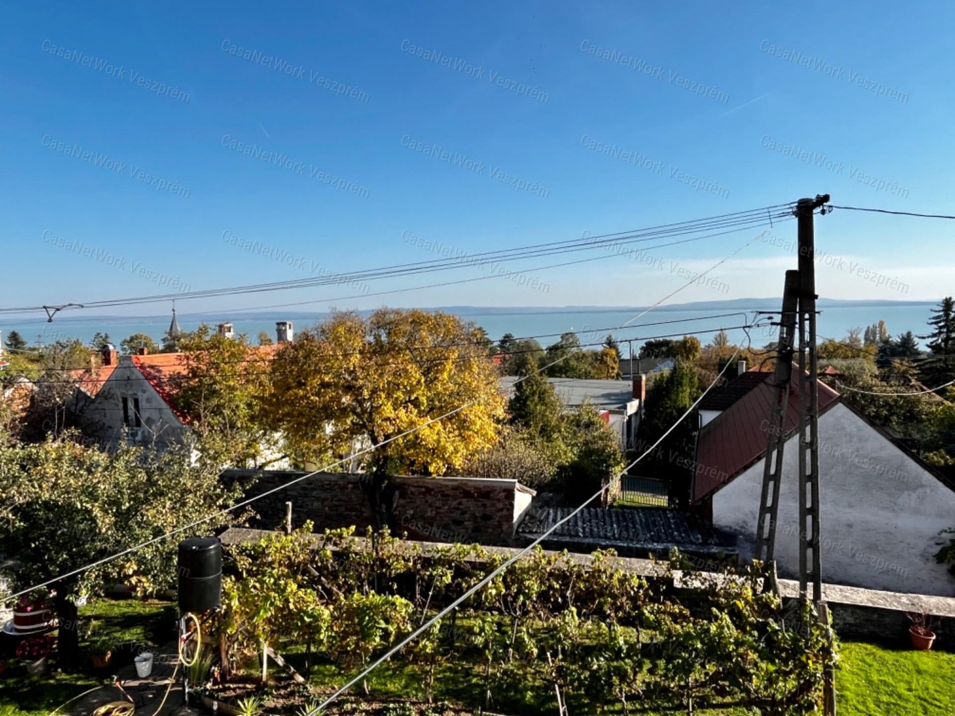 Familienhaus mit Balaton-Panorama in Balatonszepezd