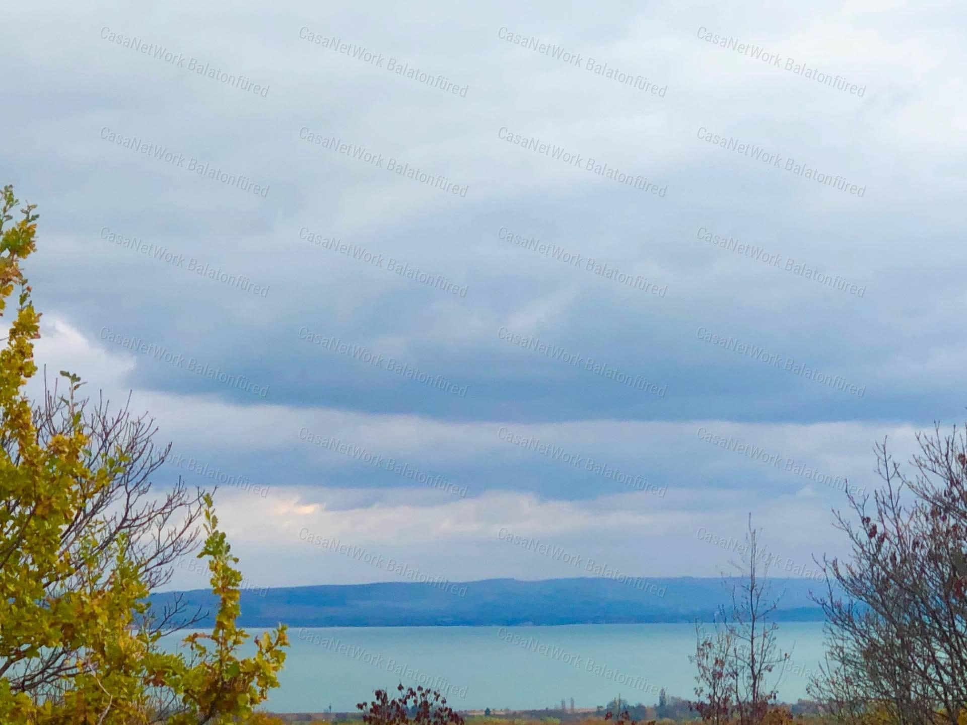 Landwirtschaftliche Fläche mit herrlichem Balaton-Blick in Vászoly