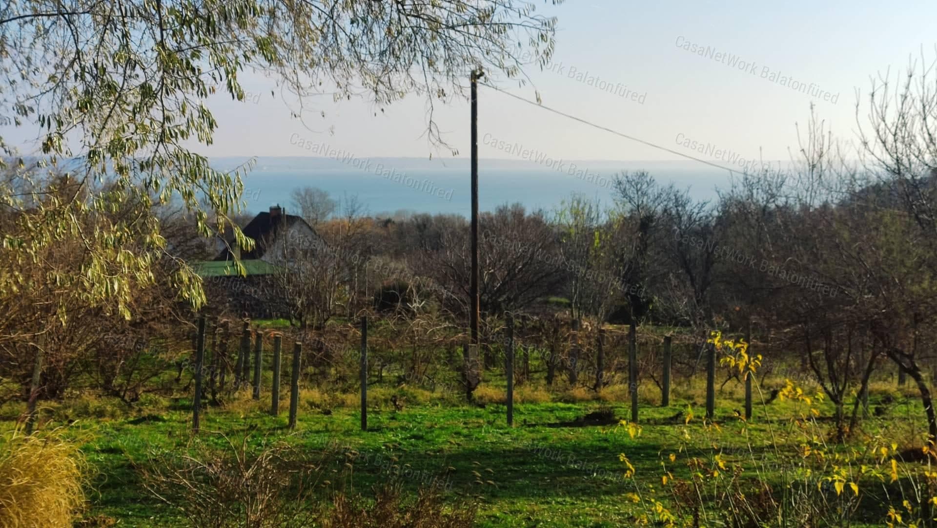 Baugrundstück mit Panoramablick auf den Balaton in Balatonalmádi