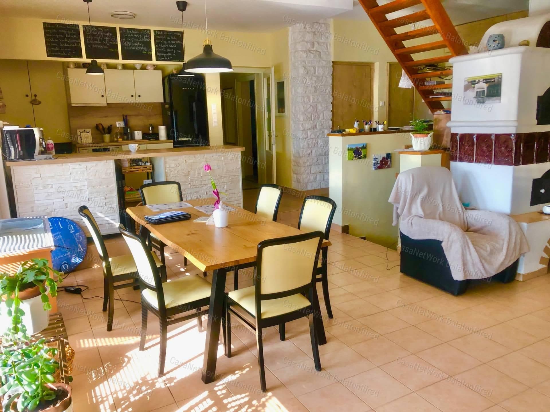Ziegelbau-Apartment mit Teilseeblick in Balatonalmádi-Ost