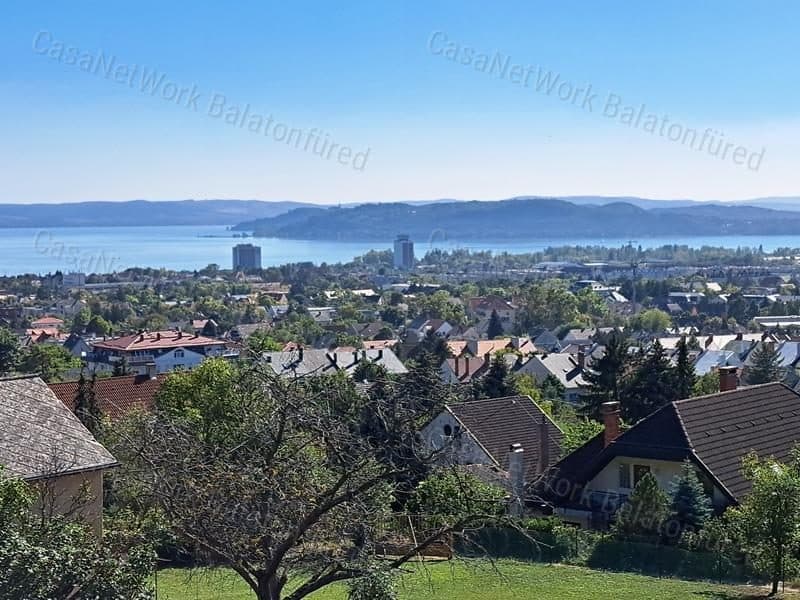 Bebaubares Landwirtschaftsgebiet mit Rundumpanorama in Balatonfüred