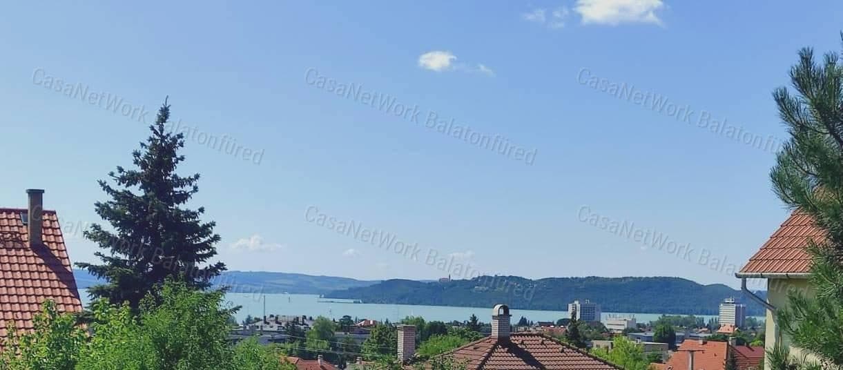 Panoramahälfte in Balatonfüred mit Balaton- und Tihanyi-Ausblick