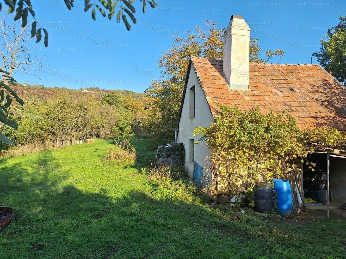 Weinberg-Gehöft mit Pressehaus und Weinkeller in Pécsely